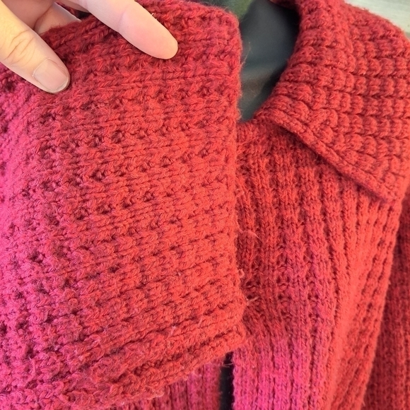 Kerren Hart Size Medium 2 Button Maroon Color 3/4 sleeve Women's Sweater - Picture 4 of 13